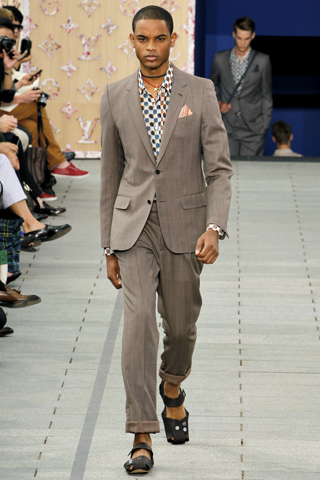 Louis Vuitton / - 2012